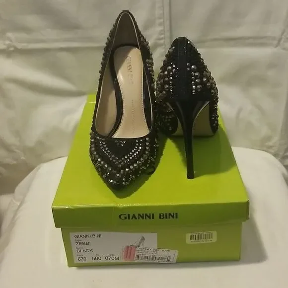 Wonens Shoes   - Picture 7 of 9